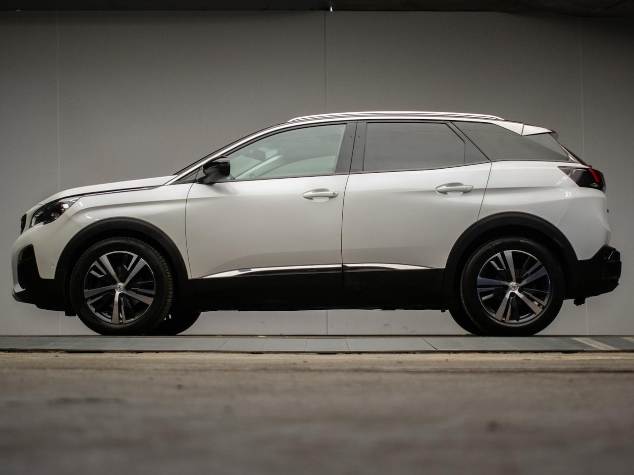 Peugeot 3008 - 1.2 PureTech Allure Sport (PANORAMADAK,APPLE CARPLAY,NAVI,LED,CAMERA,360 VIEW,PDC,CRUISE,L - AutoWereld.nl