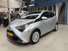 Toyota Aygo - 1.0 VVT-i 72pk 5D x-play | Navigatie | Apple carplay / Android auto | Camera | Airco | NAP