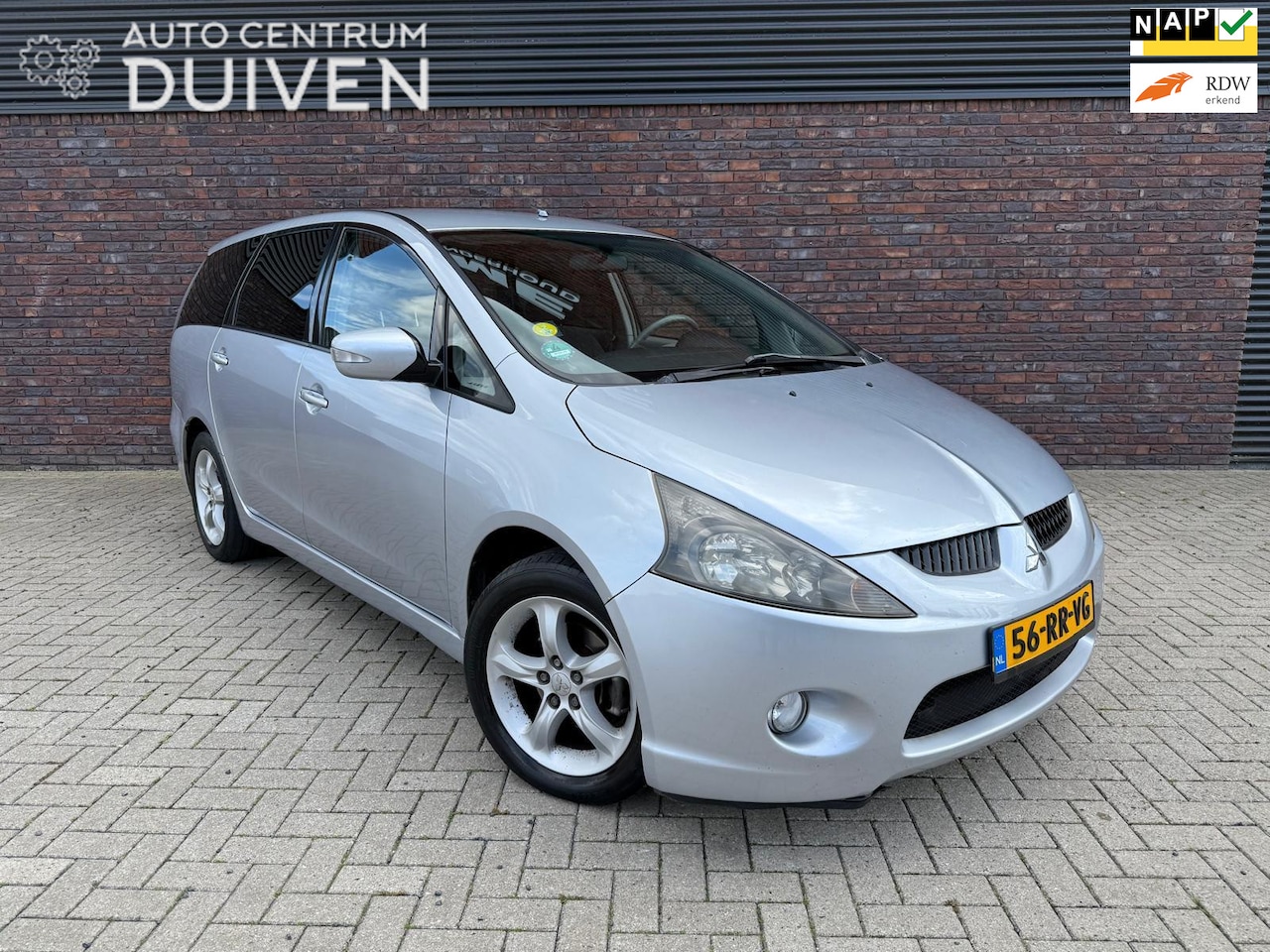 Mitsubishi Grandis - 2.4 Intense | Automaat | 7 per. - AutoWereld.nl