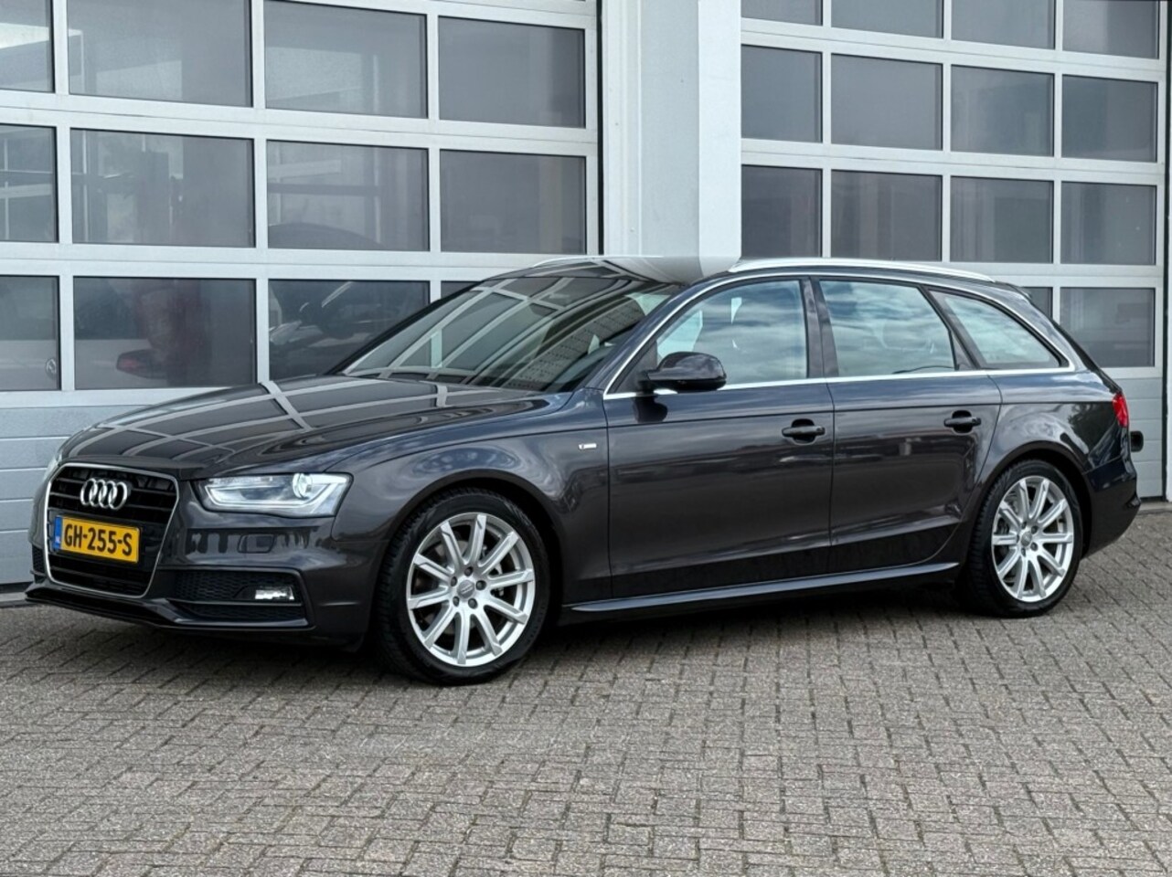Audi A4 - 1.8 TFSI 170PK S-Edition S-line Aut. Navi BenO Trekhaak Keurige auto! - AutoWereld.nl