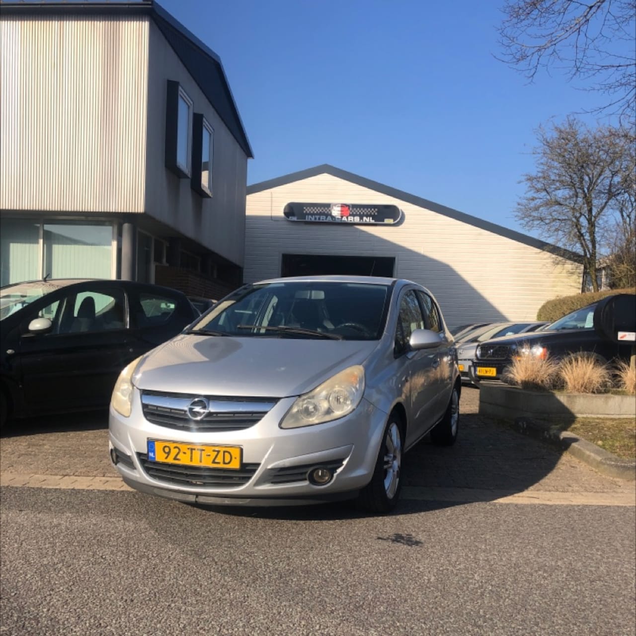 Opel Corsa - 1.4-16V Cosmo Goed rijdende Opel Corsa 5 deurs met geintrigeerde fietsendrager Airco, Elec - AutoWereld.nl