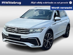 Volkswagen Tiguan - 1.5 TSI 150pk DSG R-Line / Panoramadak / 20" LMV / Camera / Stuur en Stoelverwarming V+A /