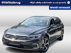Volkswagen Passat Variant - 1.4 TSI PHEV GTE Business / Panorama dak / Matrix koplampen / Digitaal cockpit / Zwenkbare