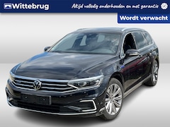 Volkswagen Passat Variant - 1.4 TSI PHEV GTE Business / Panorma dak / Zwenkbare trekhaak / Virtual cockpit / Suede bek