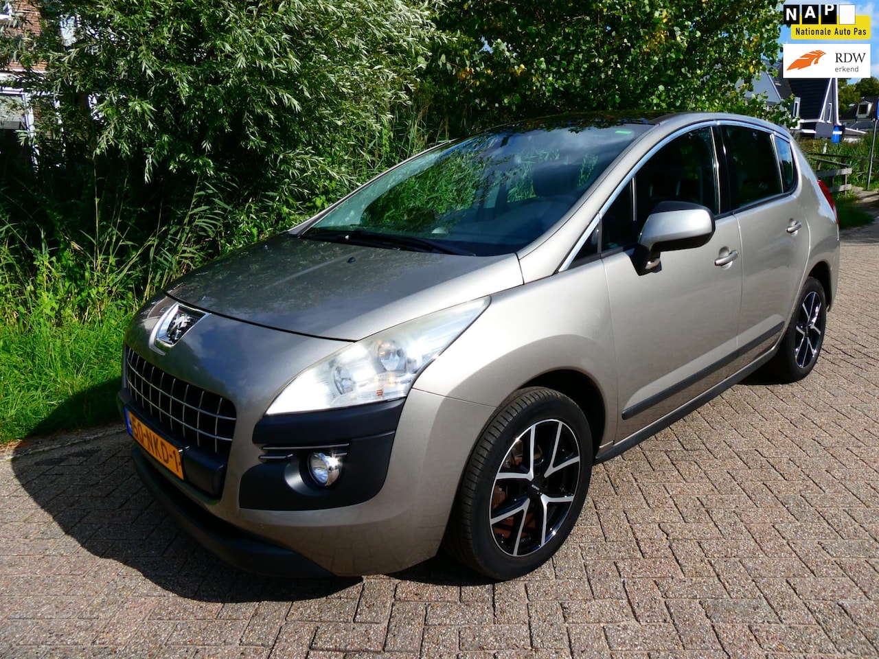 Peugeot 3008 - 1.6 VTi ST Clima Cruise Navi Trekhaak 1500kg. Hoge instap - AutoWereld.nl