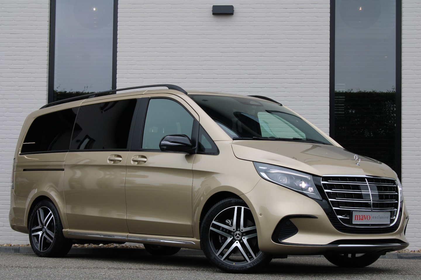 Mercedes-Benz V-klasse - 300 Benzine!! / Lang / Exclusive / 7-persoons / Burmester / Elec Stoel / Vol Opties / NIEU - AutoWereld.nl