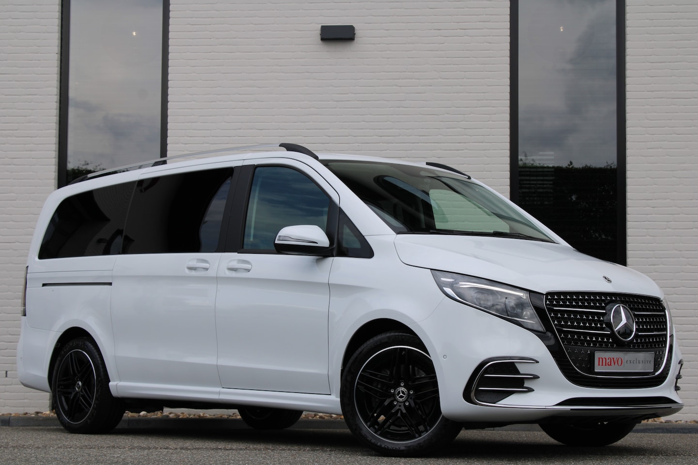 Mercedes-Benz V-klasse - 250d / DC / AMG / 4-Matic / New Model / 2x Elec Schuifd / Camera / Vol Opties / NIEUWSTAAT - AutoWereld.nl