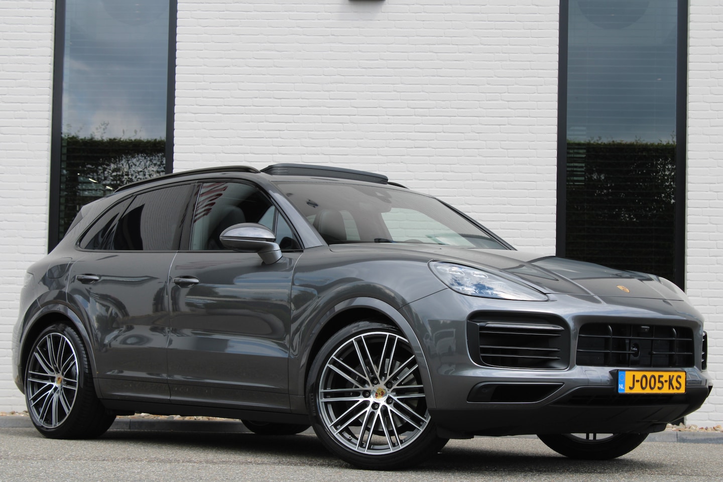 Porsche Cayenne - 3.0 E-Hybrid / Sport-Chrono / Sport-Design / Luchtvering / Bose / Panorama / Vol Opties / - AutoWereld.nl