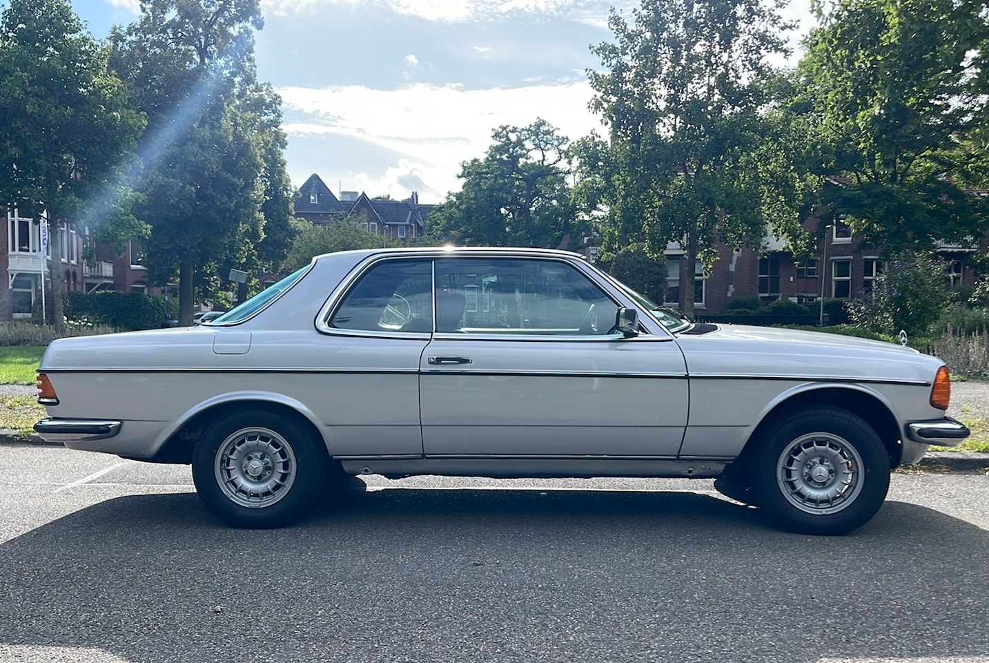 Mercedes-Benz 200-serie - 230c c123 w123 - AutoWereld.nl