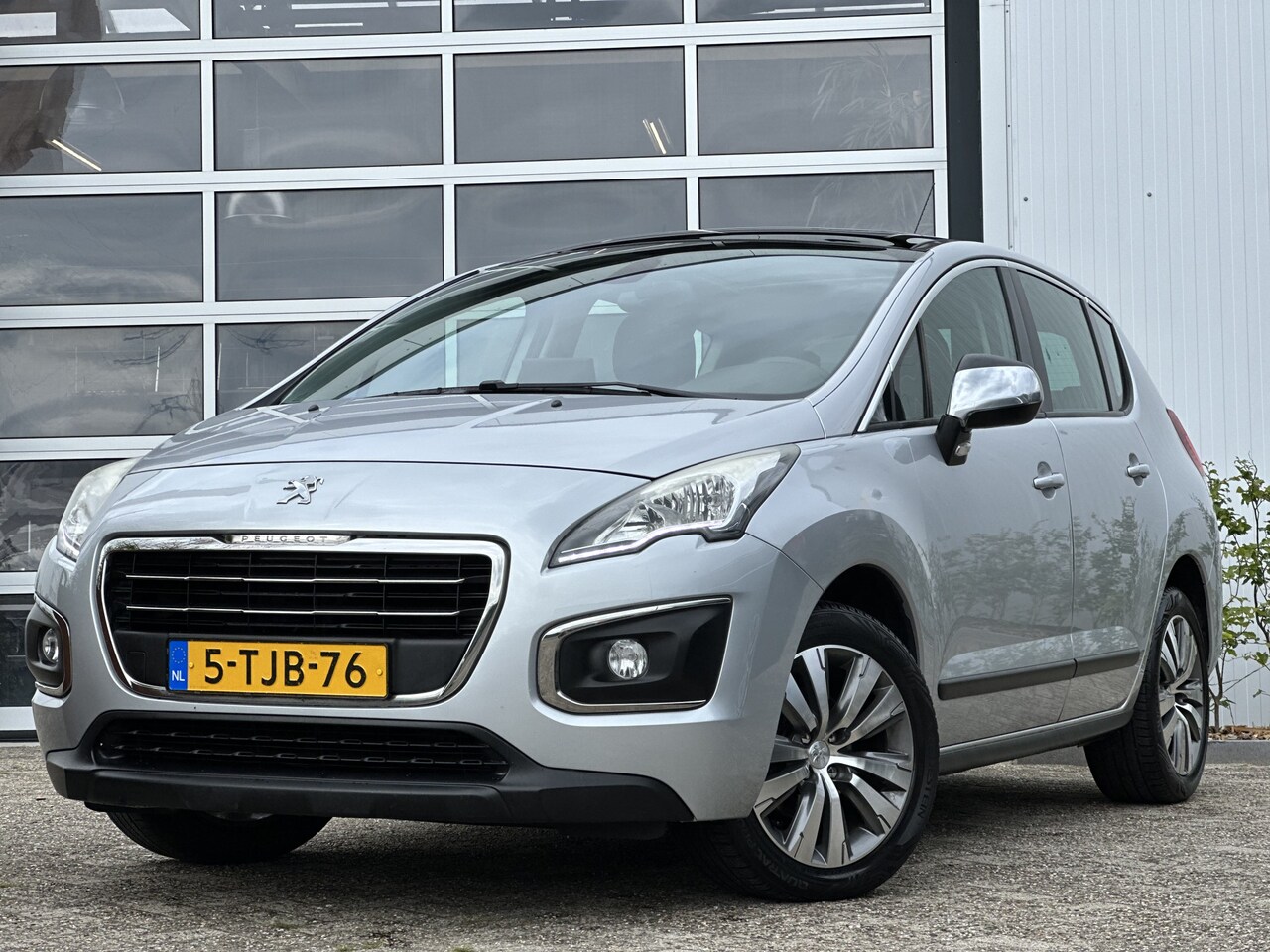 Peugeot 3008 - 1.6 VTi Active 120pk | Achteruitrijcamera | Bluetooth | Cruise control | Lichtmetalen velg - AutoWereld.nl