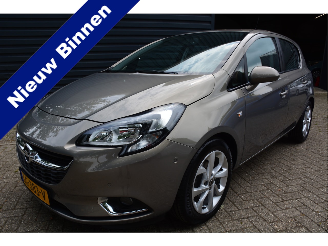 Opel Corsa - 1.4 Color Edition Cruise Control Airco Trekhaak - AutoWereld.nl