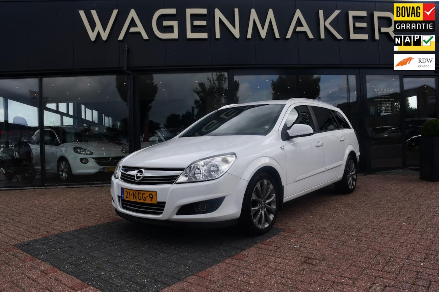 Opel Astra Wagon - 1.6 Cosmo Airco|Cruise|Leder|Trekhaak|New APK - AutoWereld.nl