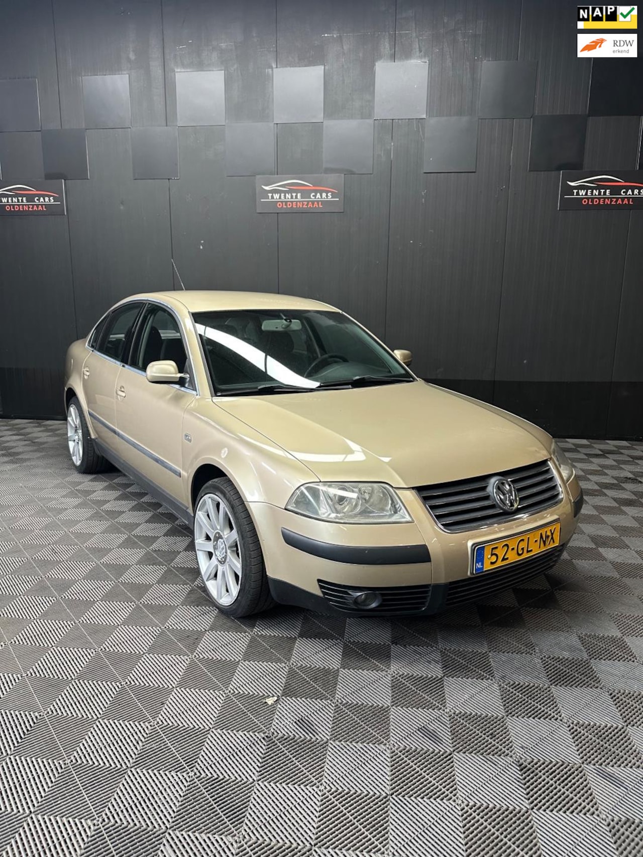 Volkswagen Passat - 2.0 Comfortline | Clima | Cruise | Nieuwe APK | - AutoWereld.nl