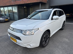 Mitsubishi Outlander - 2.0 PHEV Instyle SCHUIFDAK LEDER TREKHAAK CAMERA