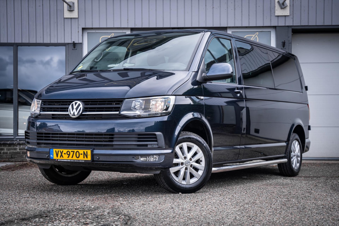 Volkswagen Transporter - 2.0 TDI 150pk L2H1 Highline Dubbel cabine I Trekhaak I Camera I App-connect I 1e-eig. - AutoWereld.nl
