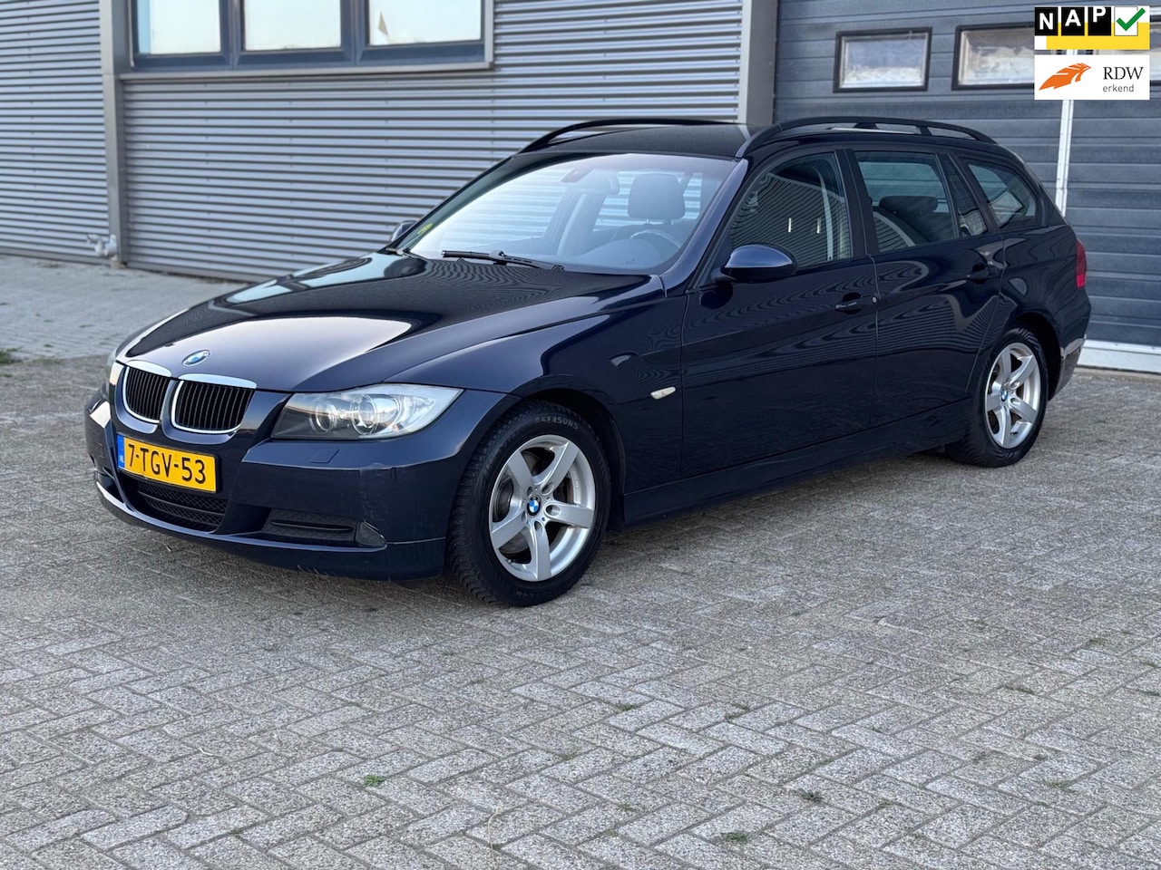 BMW 3-serie Touring - 318i ZEER NETTE AUTO - NWE APK - DEALER ONDERHOUDEN - TREKHAAK!! - AutoWereld.nl