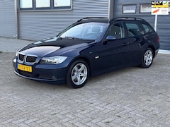 BMW 3-serie Touring - 318i ZEER NETTE AUTO - NWE APK - DEALER ONDERHOUDEN - TREKHAAK