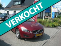 Volvo V60 - 1.6 T3 Momentum nette auto boekjes aanwezig , automaatbak gereviseerd in 2024