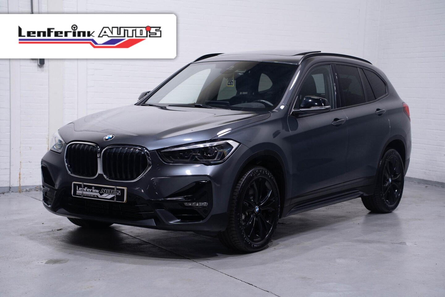 BMW X1 - sDrive20i High Executive full-map navi HUD PDC 18"-inch Led verlichting sportstoelen afnee - AutoWereld.nl