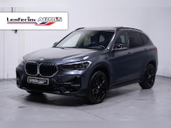 BMW X1 - sDrive20i High Executive full-map navi HUD PDC 18"-inch Led verlichting sportstoelen afnee
