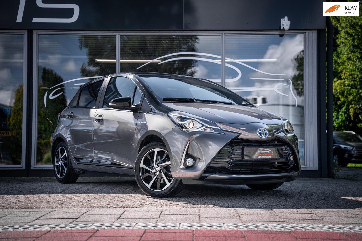 Toyota Yaris - 1.5 Hybrid GR-Sport|Pano|Automaat|Cruise|Camera|Stoelverwarming|Climate - AutoWereld.nl