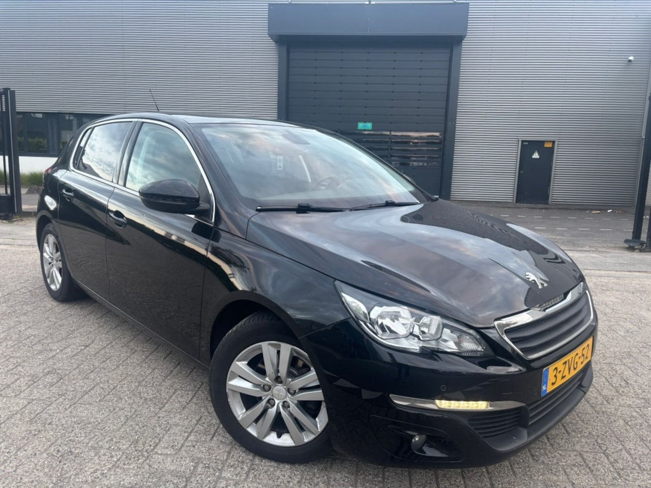 Peugeot 308 - 1.6 BlueHDi Camera Panoramadak - AutoWereld.nl