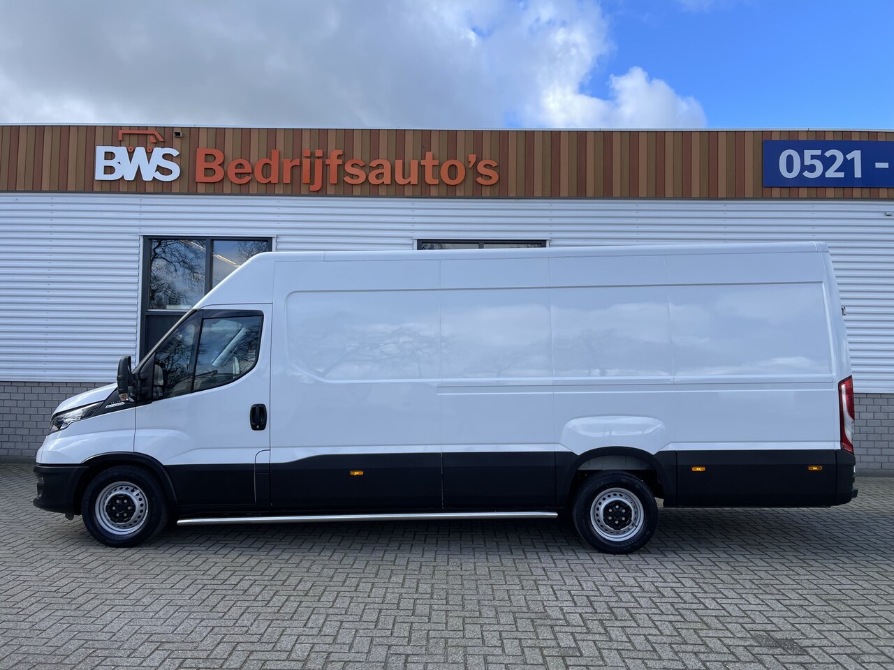 Iveco Daily - 35S14V 2.3 410 automaat L4H2 ( L3H2 ) / vaste prijs rijklaar € 23.950 ex btw / lease vanaf - AutoWereld.nl