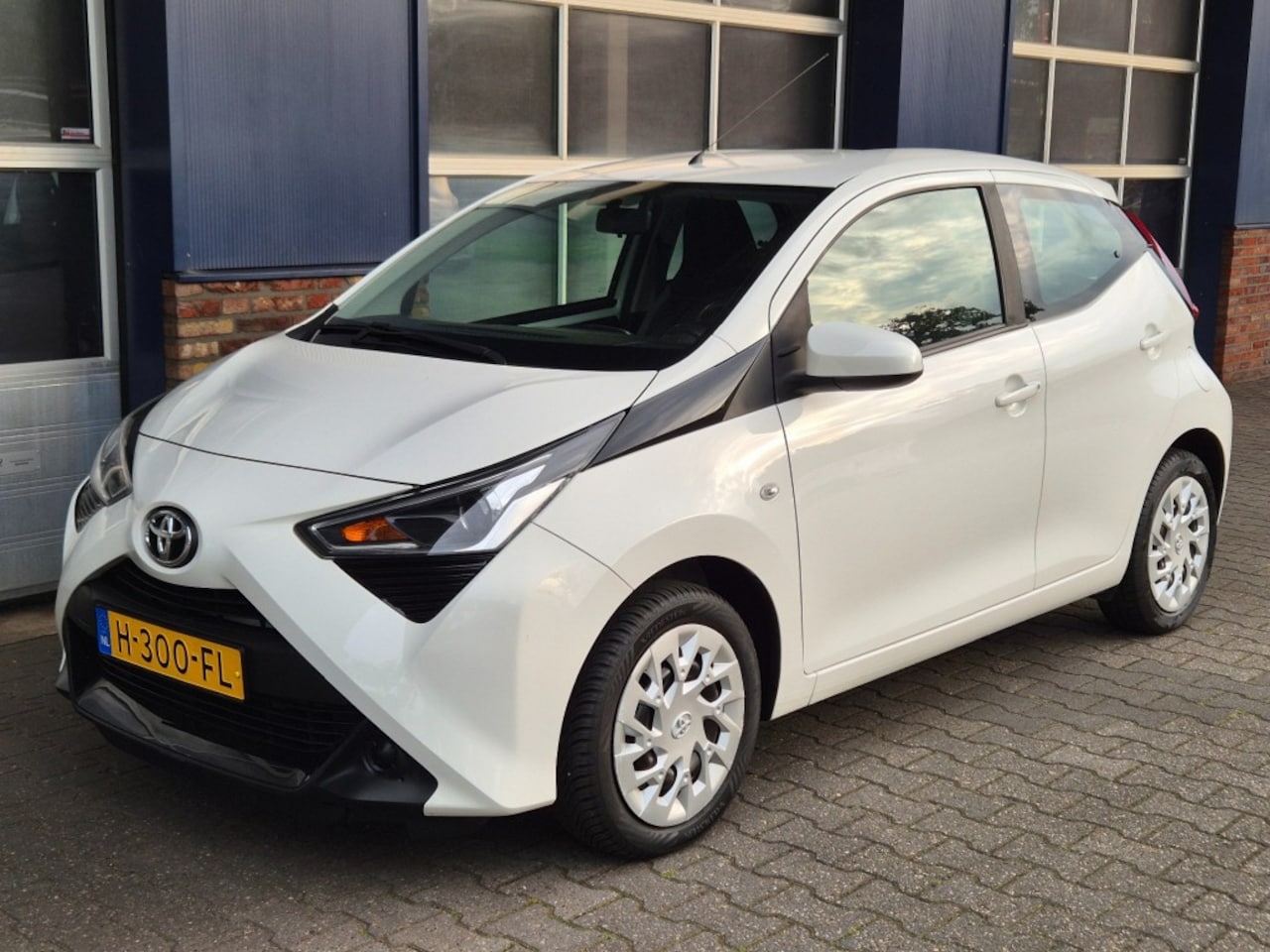 Toyota Aygo - 1.0 VVT-I X-PLAY  CAMERA.  NAVI. ALL.IN. - AutoWereld.nl