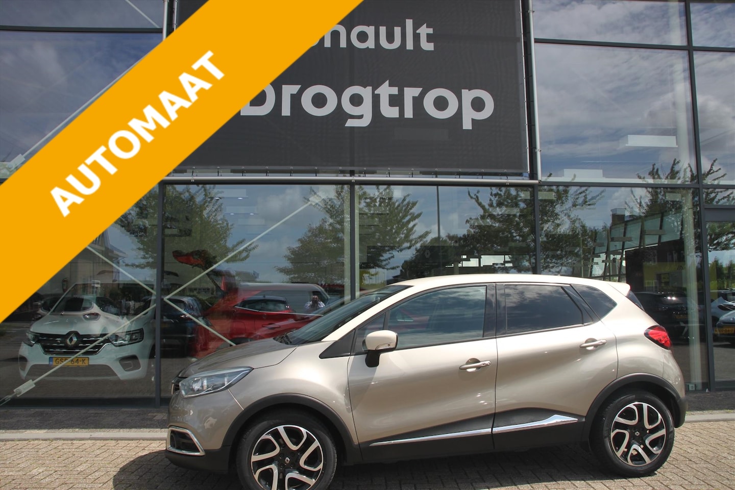 Renault Captur - 120PK-DYNAMIQUE-AUTOM-154DKM-NAVI-CAMERA-TREKH- - AutoWereld.nl
