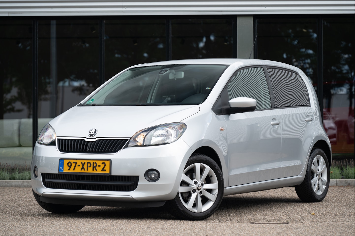 Skoda Citigo - 1.0 Greentech Elegance | Navi | Stoelverw. | PDC | 4 season | Donker glas - AutoWereld.nl