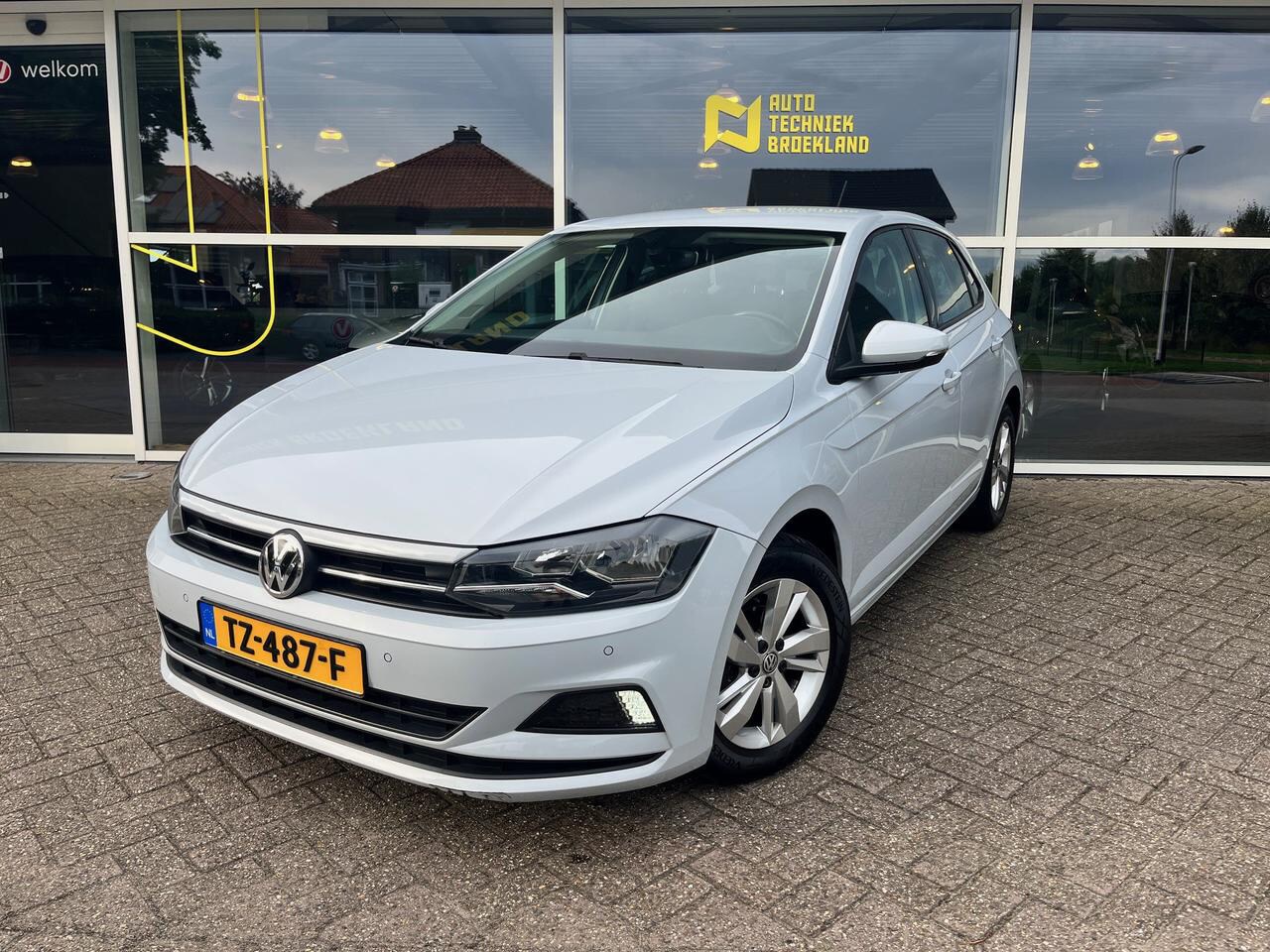 Volkswagen Polo - 1.0 TSI BEATS LED | CARPLAY | PDC | LICHTMETAAL - AutoWereld.nl
