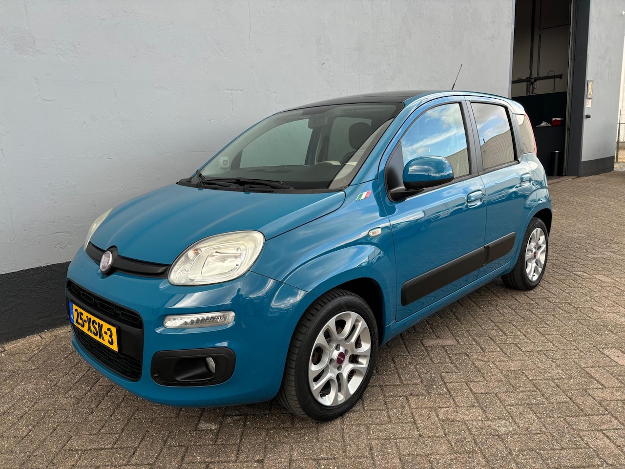 Fiat Panda - 0.9 TwinAir Lounge Automaat - Elek. Panorama Dak - AutoWereld.nl