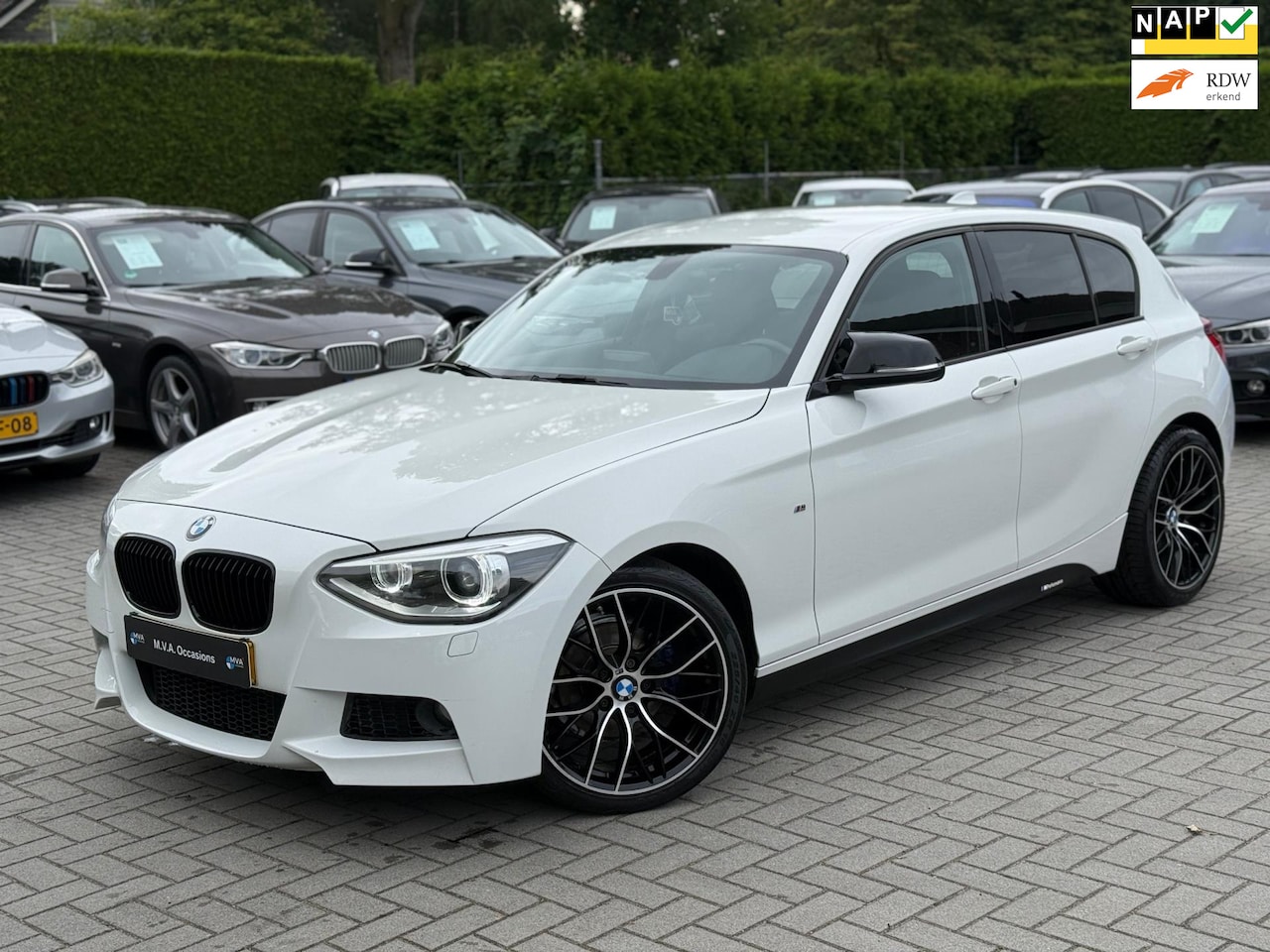 BMW 1-serie - 116i Executive M Sport|Nieuwe Ketting + Klepseals|18 inch M|Clim ate control|Cruise contro - AutoWereld.nl