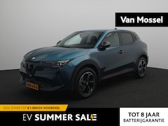 Alfa Romeo Junior - Elettrica Speciale 54 kWh | Full Matrix koplampen | 360 parkeersensoren | Apple & android