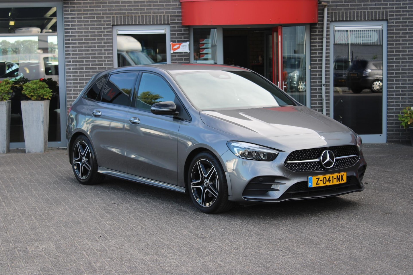 Mercedes-Benz B-klasse - 180 Star Edition AMG Line NL Auto!! - AutoWereld.nl