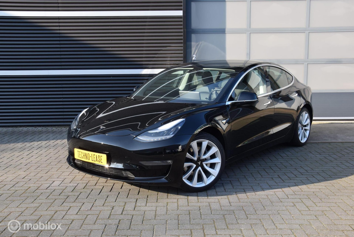 Tesla Model 3 - Long Range RWD Long Range 75 kWh AWD 19inch + trekhaak - AutoWereld.nl