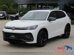 Volkswagen Tiguan - 1.5 eHybrid R-Line Business 272pk PANO TREKHAAK BLACK PACK NIEUWE AUTO