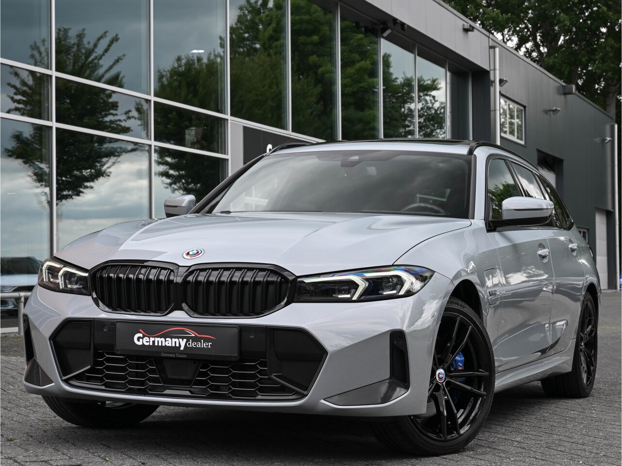 BMW 3-serie Touring - 330e xDrive M-Sport Pro Pano H&K HUD ACC Widescreen Ind-Brooklyn Shadowline - AutoWereld.nl