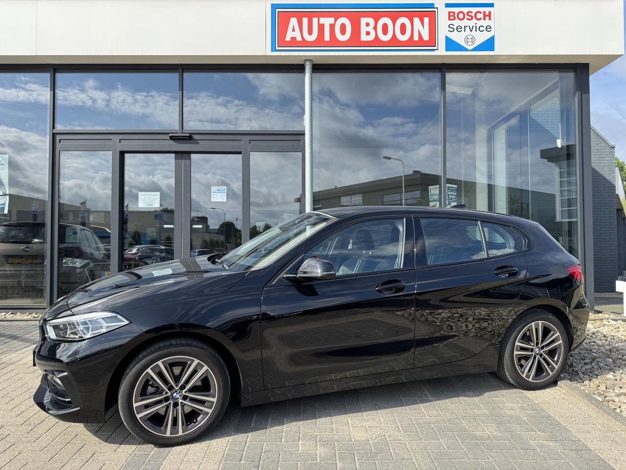 BMW 1-serie - 118i 136PK M-SPORTLINE APPCARPLAY/LED/NAVI/ D-COCKPIT/2XPDC/S&S/CLIMA/MEDIA/BTA - 2E.EIG - - AutoWereld.nl