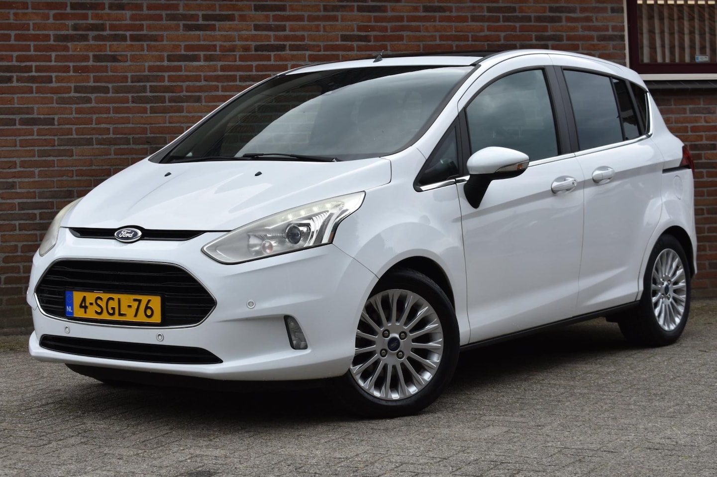 Ford B-Max - 1.0 EcoBoost Titanium '13 MOTOR SCHADE!!! - AutoWereld.nl