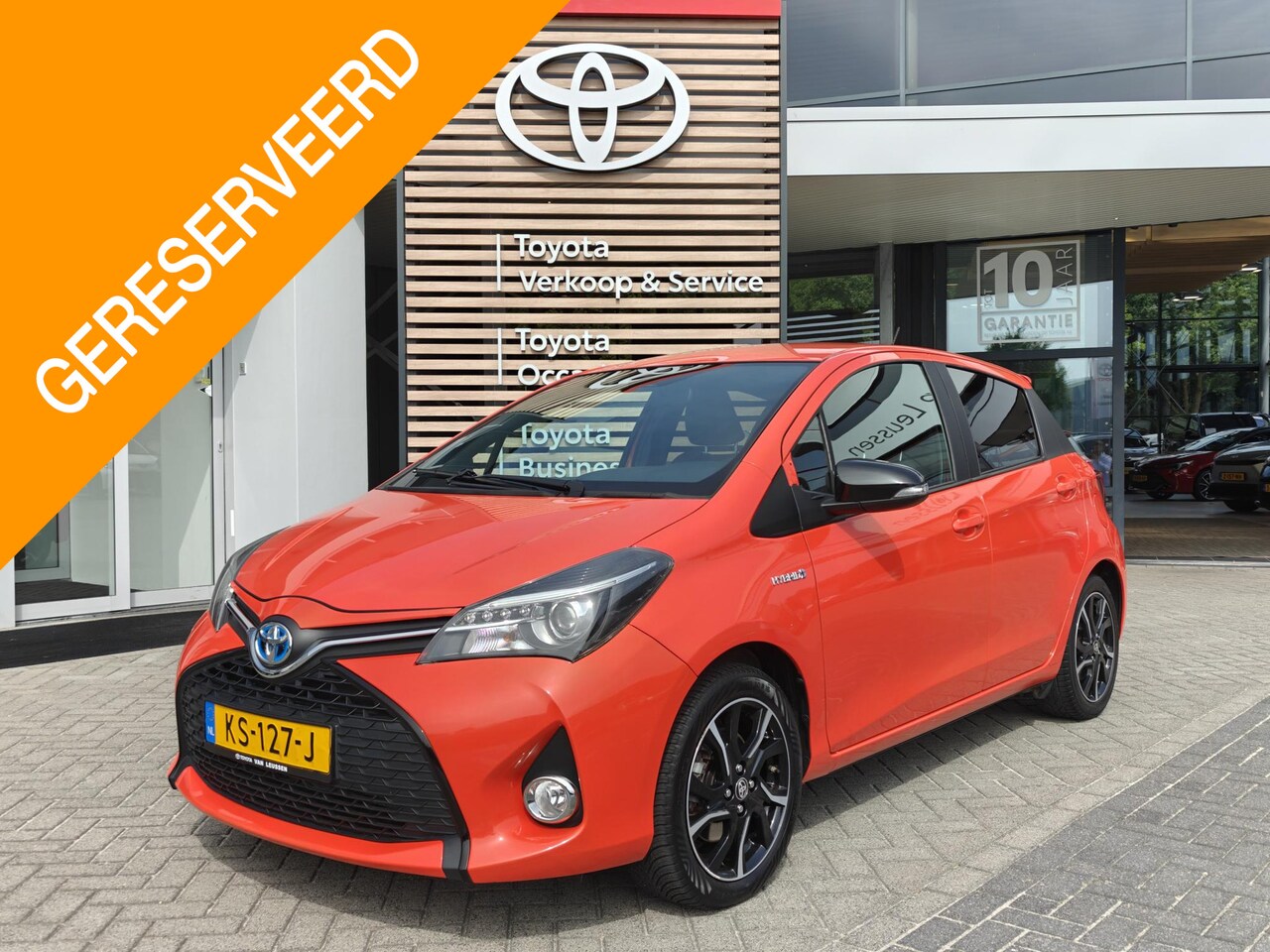 Toyota Yaris - 1.5 Hybrid Orange Sport TREKHAAK NAVI BLUETOOTH CRUISE AIRCO CAMERA 16"LMV - AutoWereld.nl