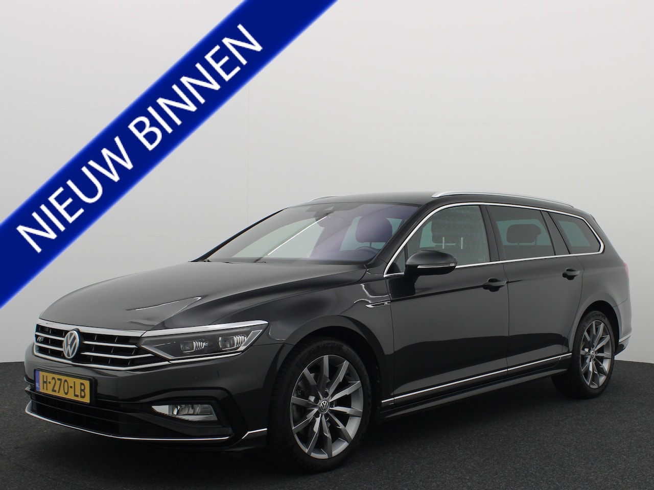 Volkswagen Passat Variant - 1.5 TSI Elegance Business R FACELIFT / R-LINE / AUTOMAAT / GR NAVI / TREKHAAK / STOELVERW - AutoWereld.nl