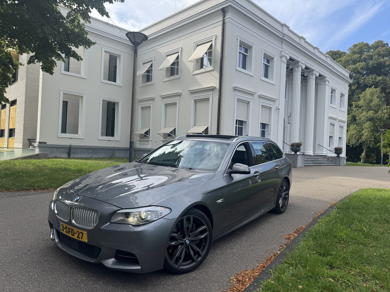 BMW 5-serie Touring - M550XD WOLF IN SCHAAPSKLEDING - AutoWereld.nl