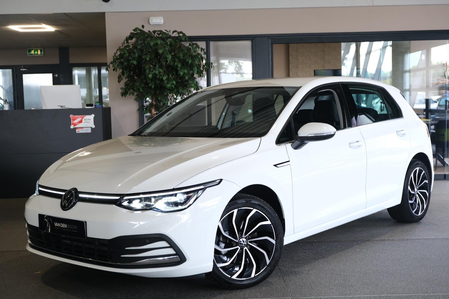 Volkswagen Golf - 8 1.5 eTSI Style DSG Navi Led Virtual - AutoWereld.nl