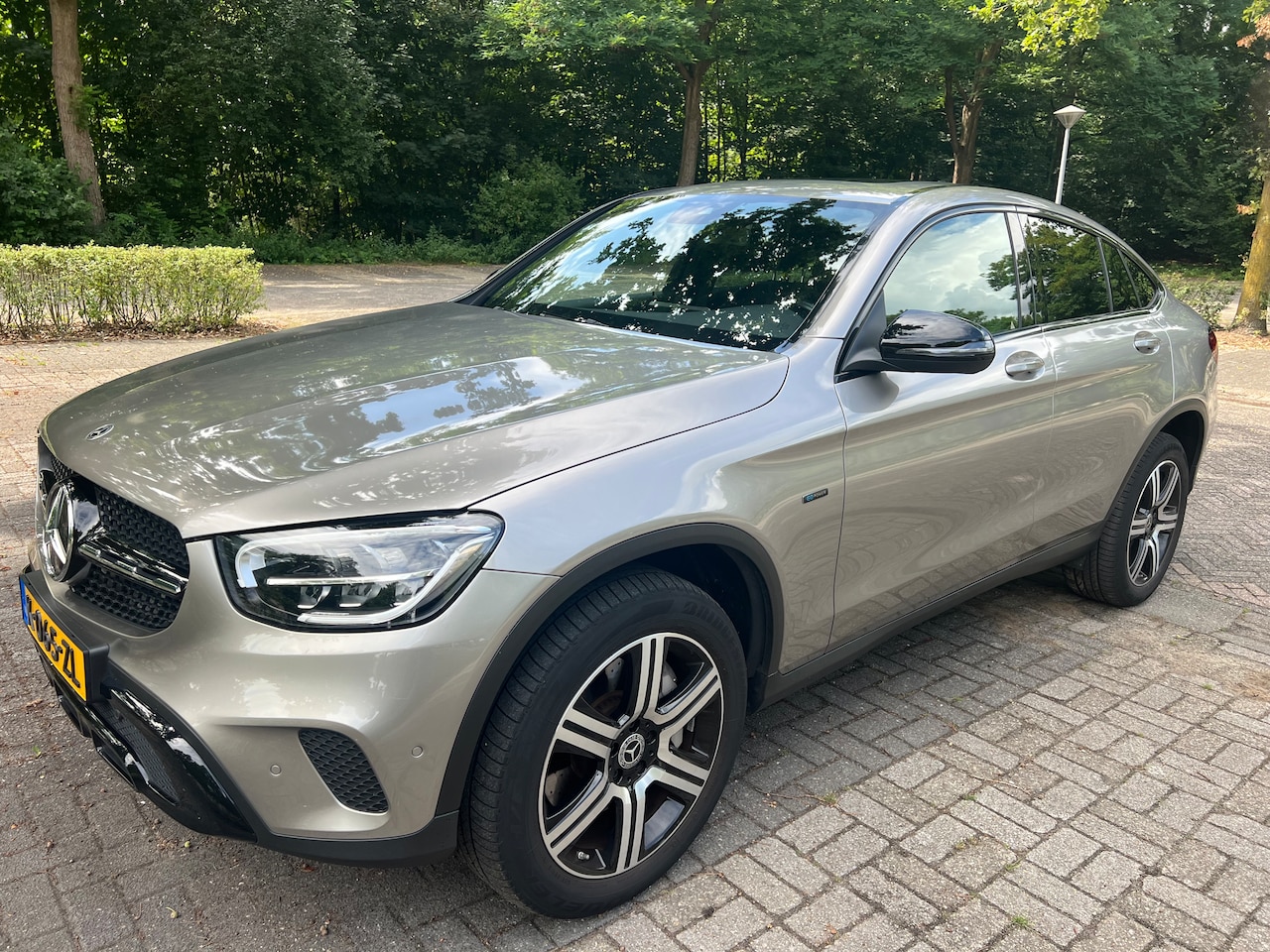 Mercedes-Benz GLC-klasse Coupé - 300e 4MATIC Business Solution Luxury Kleur: Champagne - AutoWereld.nl