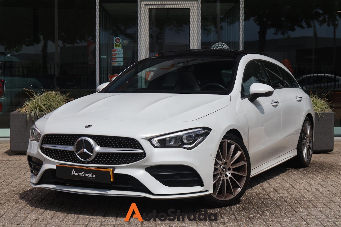 Mercedes-Benz CLA-klasse Shooting Brake - 200 AMG-Line 163pk | Pano | Keyless | Camera | Carplay | Sfeerverlichting | Cruise | Clima - AutoWereld.nl