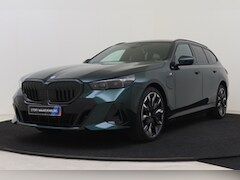 BMW 5-serie Touring - 530e M Sport Automaat / Panoramadak / Trekhaak / Bowers & Wilkins / Adaptief onderstel pro