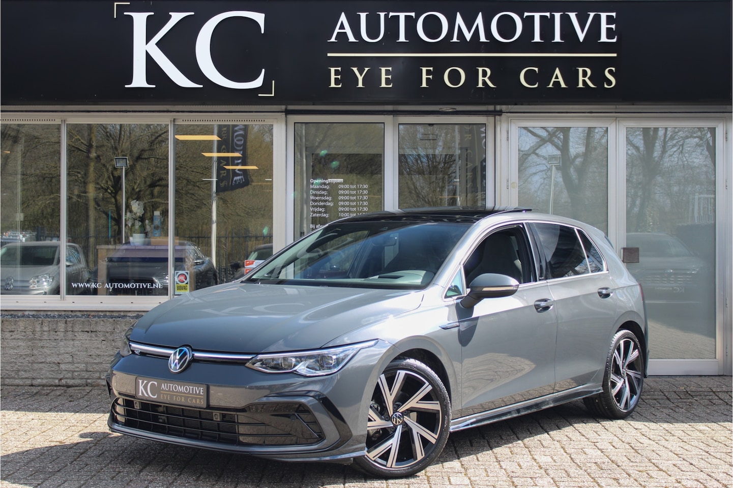Volkswagen Golf - 1.5 eTSI R-Line | VOL! | H/K | HuD | Pano - AutoWereld.nl