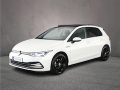 Volkswagen Golf - Style 1.5 eTSI 150pk DSG Automaat Trekhaak, Panoramadak, Adaptive cruise control, Navigati