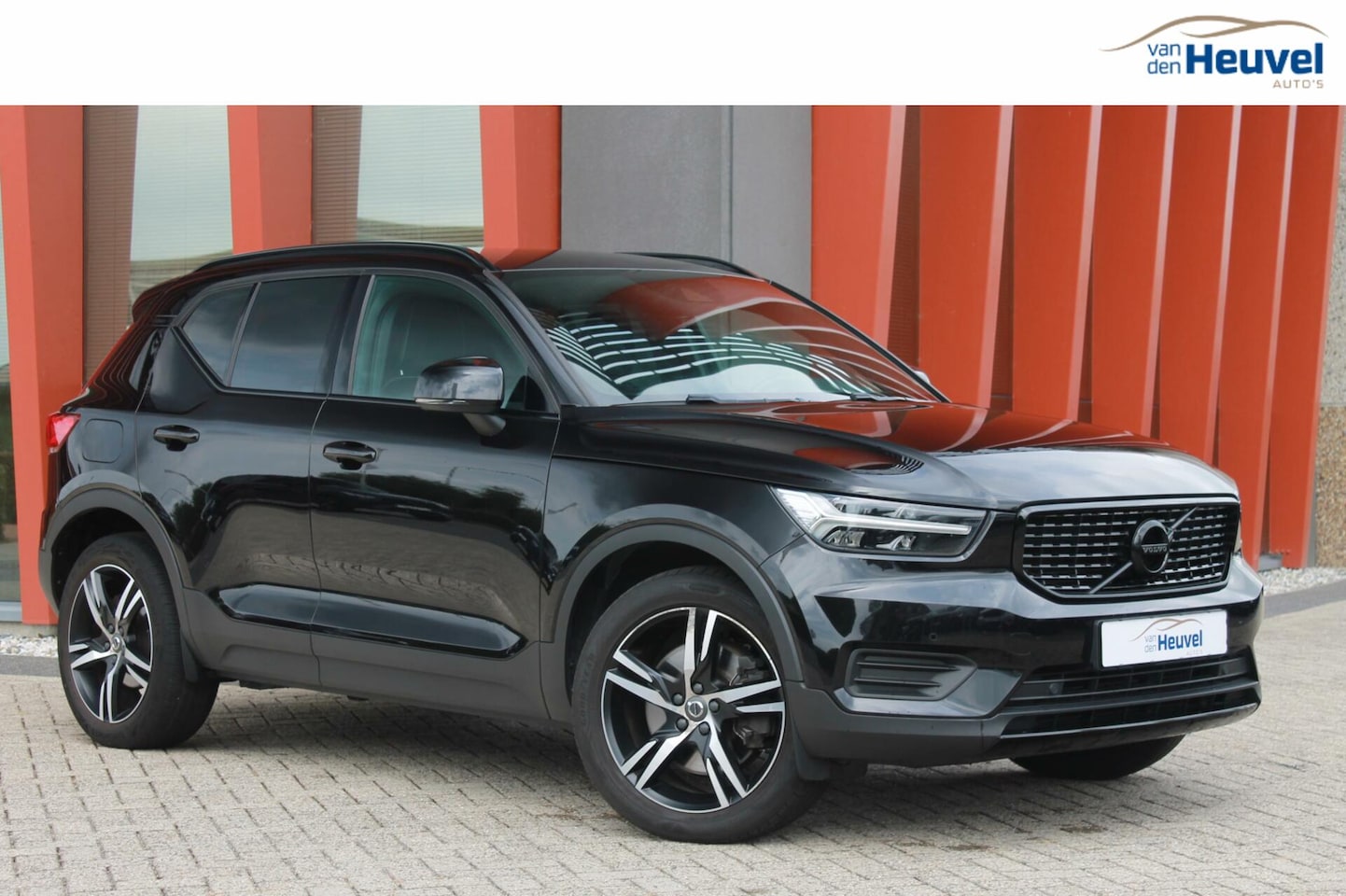 Volvo XC40 - T5 Recharge R-Design | Camera | 19 Inch velgen | Navigatie | Glossy Black - AutoWereld.nl